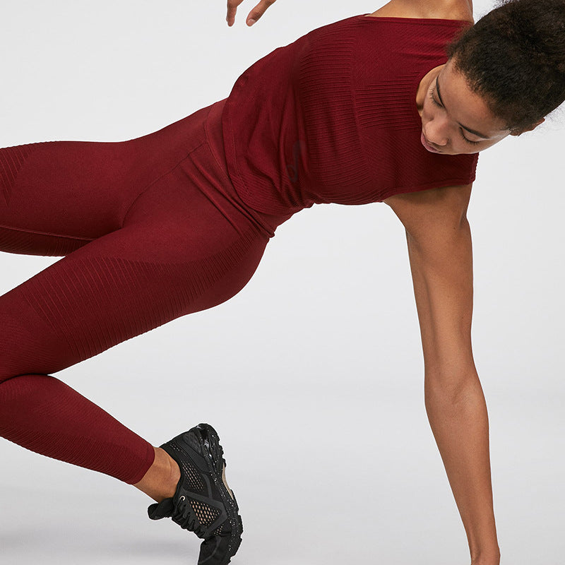 Seamless stripe high-waisted workout leggings set by Alvionz.com, featuring a fitted design with black and white stripe pattern.