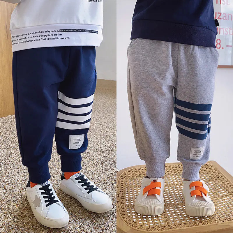 Blue boys' casual sports trousers by Alvionz.de, comfortable fit, suitable for active wear and everyday casual outfits.
