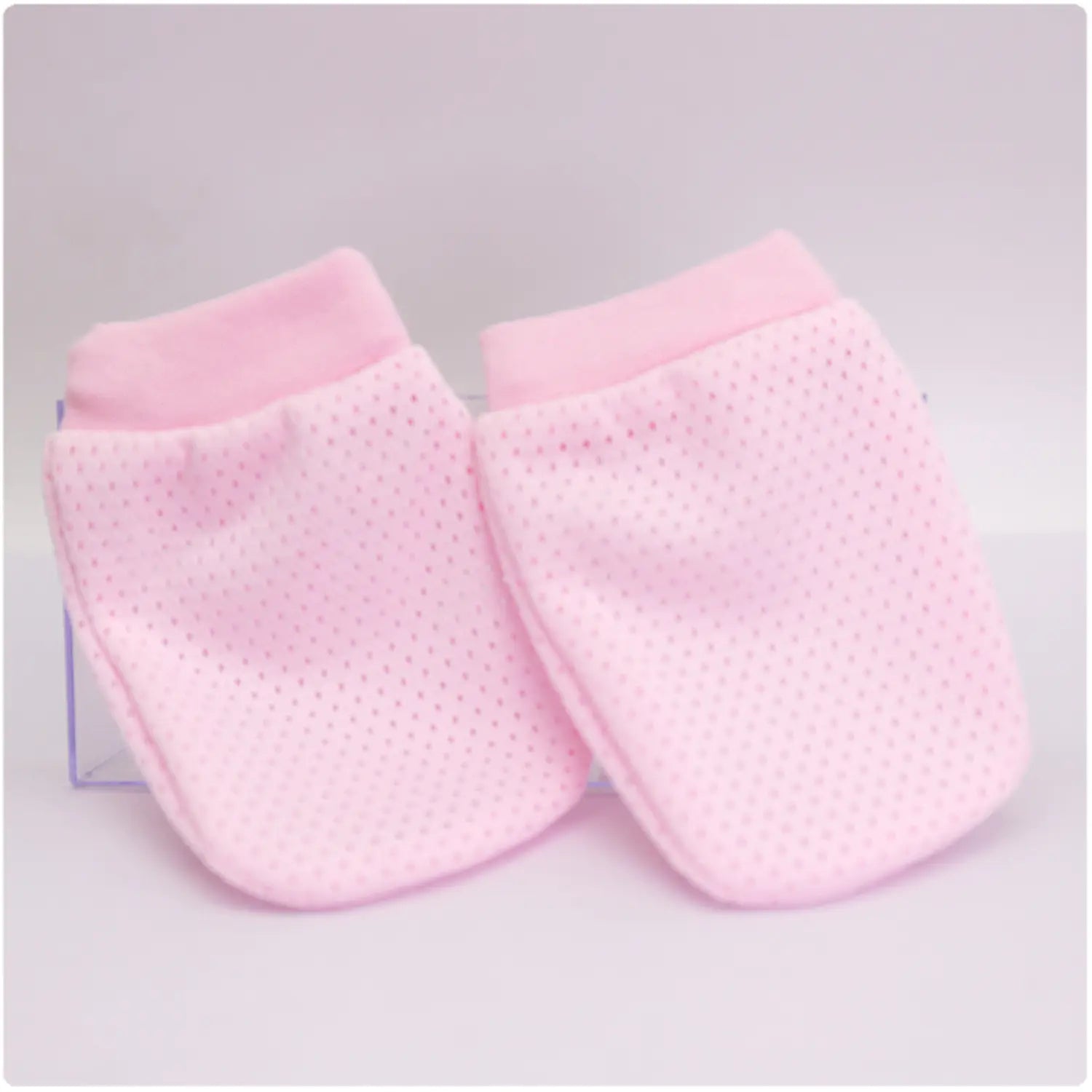 Adjustable anti-scratch mittens for infants and newborns by Alvionz.de, featuring colorful fabric to protect delicate skin.