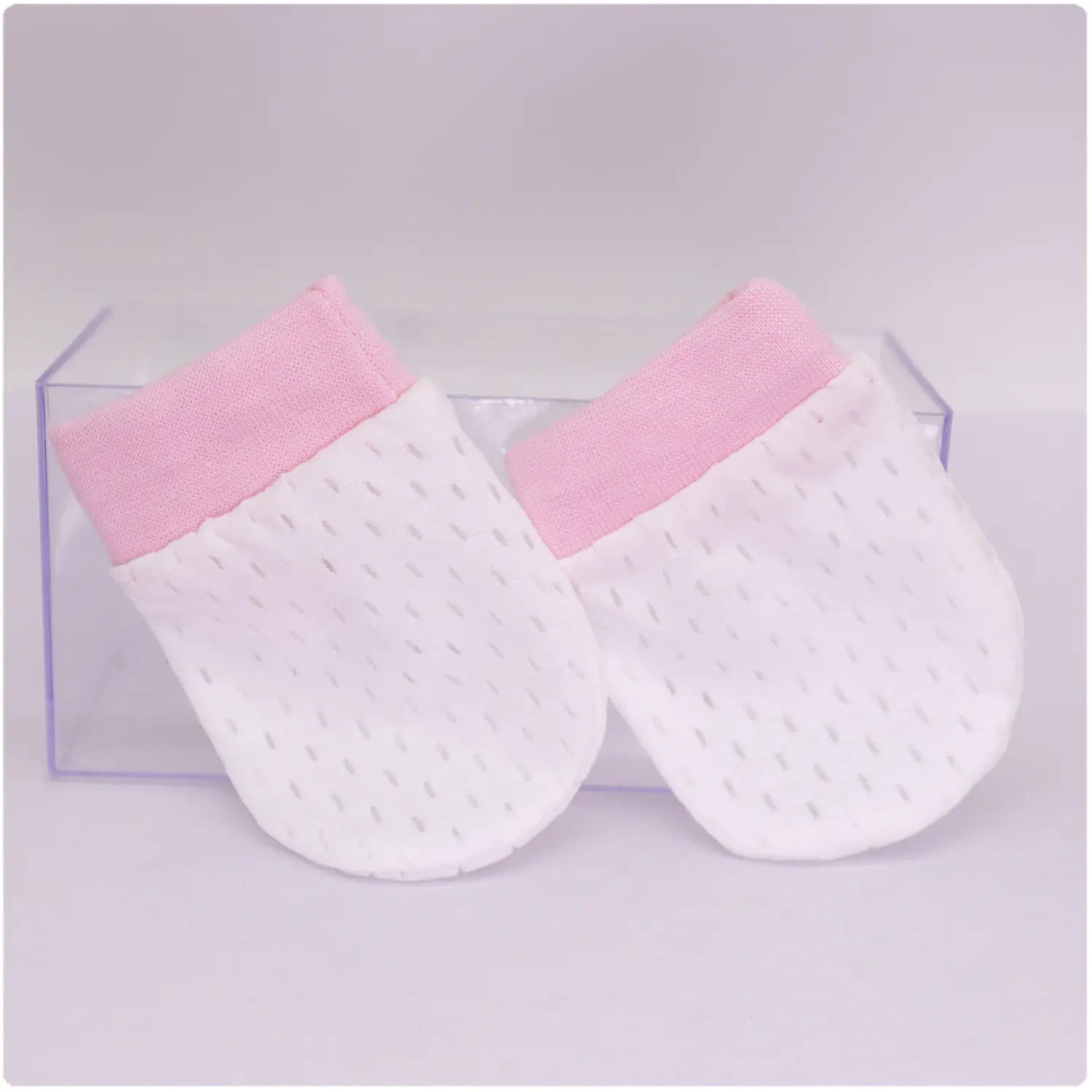 Adjustable anti-scratch mittens for infants and newborns by Alvionz.de, featuring colorful, soft fabric to protect delicate skin.