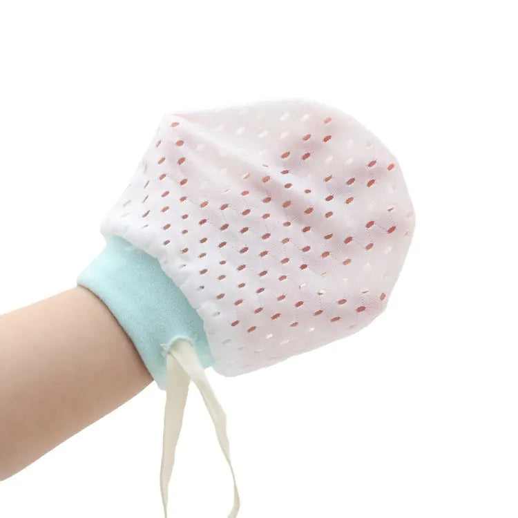 Adjustable anti-scratch mittens for infants and newborns, soft fabric, colorful design, from Alvionz.de.