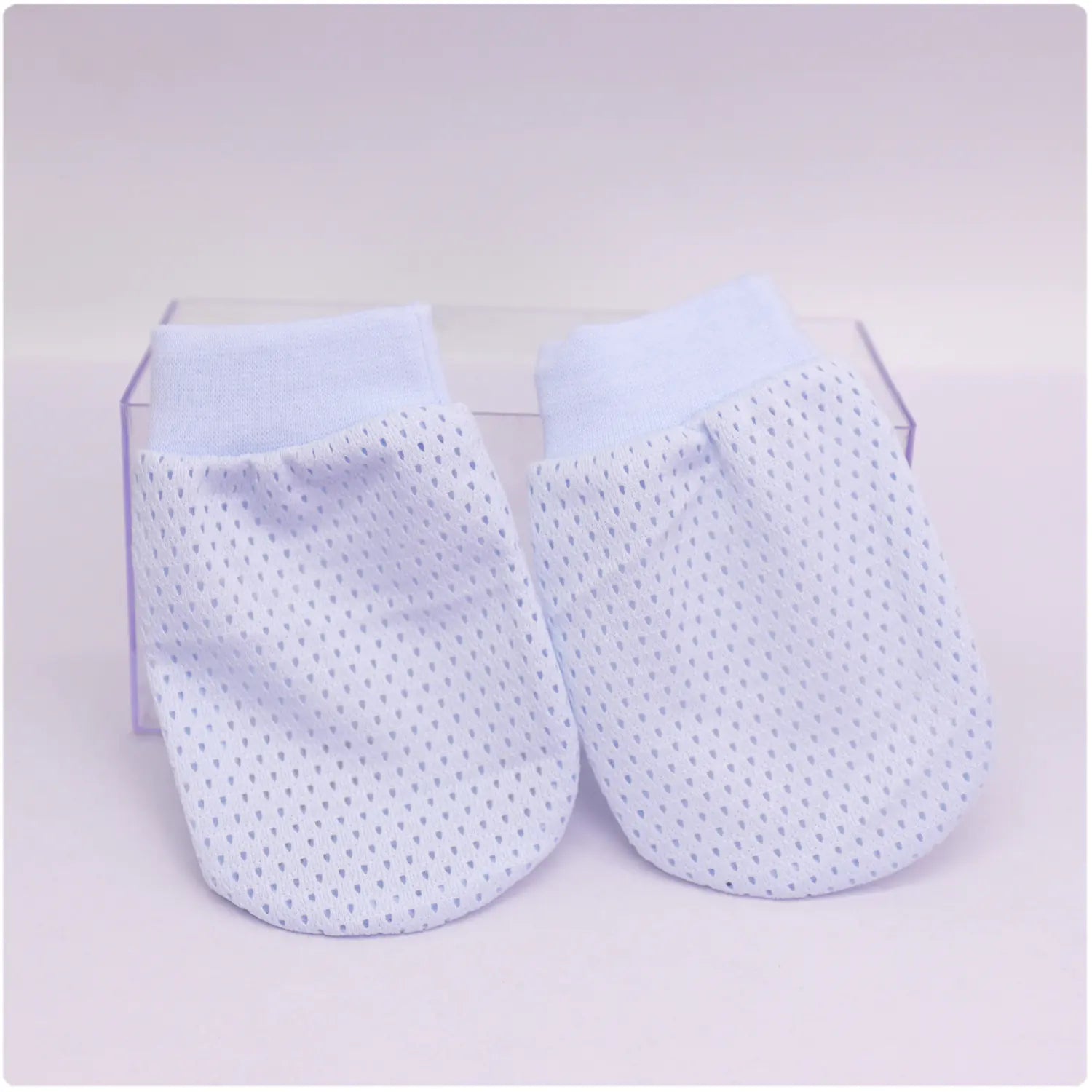 Adjustable anti-scratch mittens for infants and newborns by Alvionz.de, featuring colorful, soft fabric to protect delicate skin.