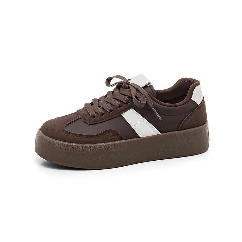 Men's Agate casual flat-soled sneakers with a sleek design, featuring comfortable slip-on style and neutral color.