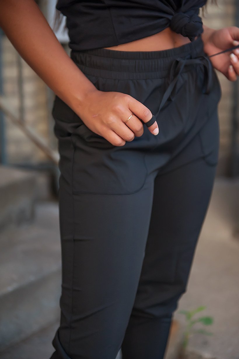 DT UPTOWN Lightweight Joggers in Black Lavender Danae